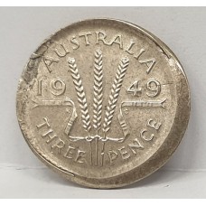 AUSTRALIA 1949 . THREPEENCE . ERROR . MIS-STRIKE . PLANCHET FLAW NEAR DATE
